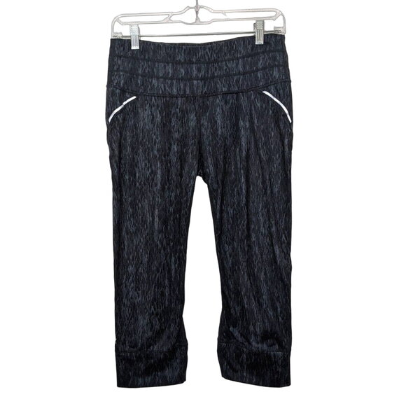 Athleta Chaturanga Capri Legging Pocket Activewear Pants Black Gray M - Picture 1 of 7